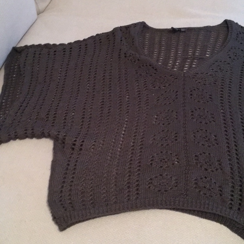 Adorable green top! Size Small!